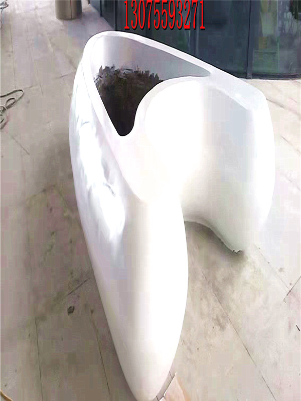 南京雕塑厂：玻璃钢卡通雕塑备受消费者喜爱的原因有哪些